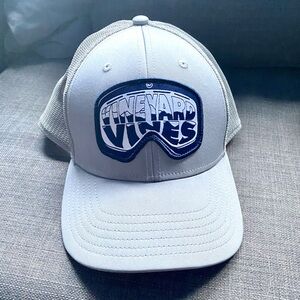 Vineyard Vines Ski Goggles Trucker Hat EUC